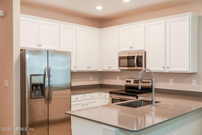 Building Photo - 7369 Palm Hills Dr