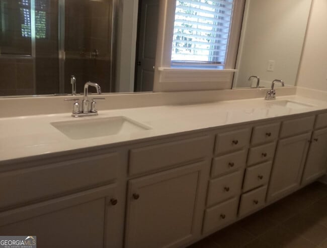 Building Photo - 124 Vivian Ln