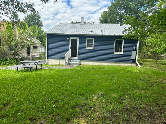 Building Photo - Newly renovated 2Br 1Ba Cottage