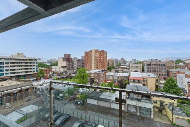 Building Photo - 21-17 31st Ave