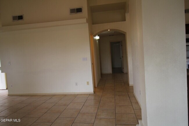 Building Photo - 456 Passmore Rd