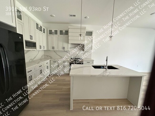 Building Photo - 3906 NW 93rd St