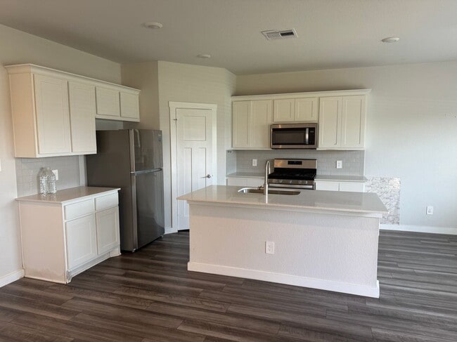 Building Photo - 1218 Amistad Lp
