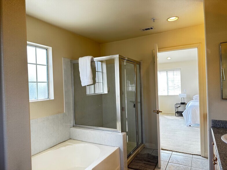 Building Photo - 199 N Lincoln Ave