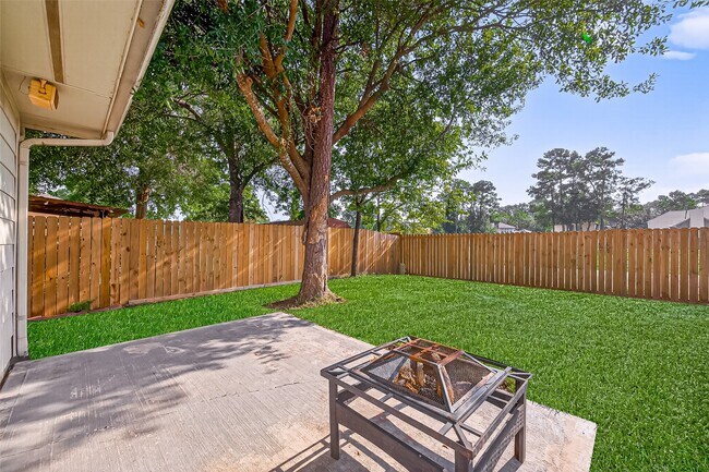 Building Photo - 16414 Sylvan Dale Dr