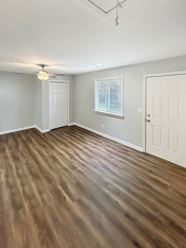 Building Photo - 3 Bed, 2 Bath Home with Fenced Yard / Pet-Friendly / Coming Soon!