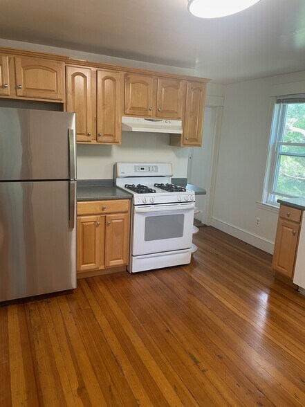Kitchen - 46 Waverley Ave