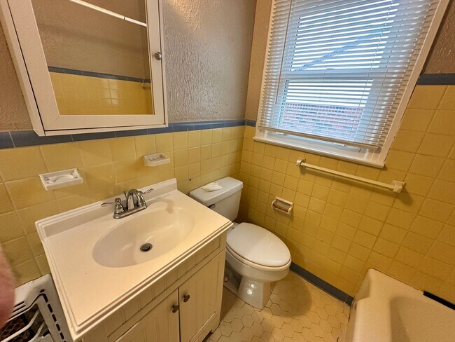 Building Photo - 2 Bed 1 bath NE OKC