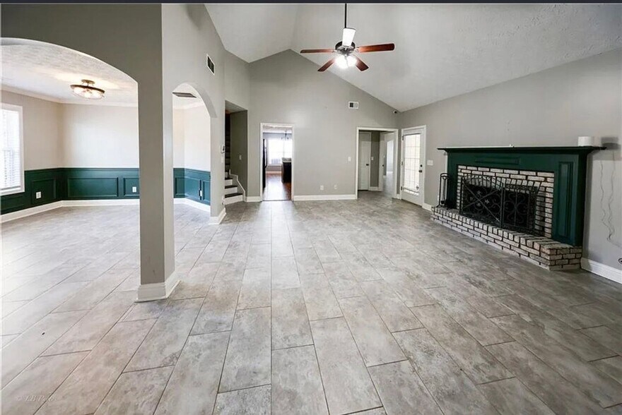 Building Photo - 918 Golden Meadows Ln