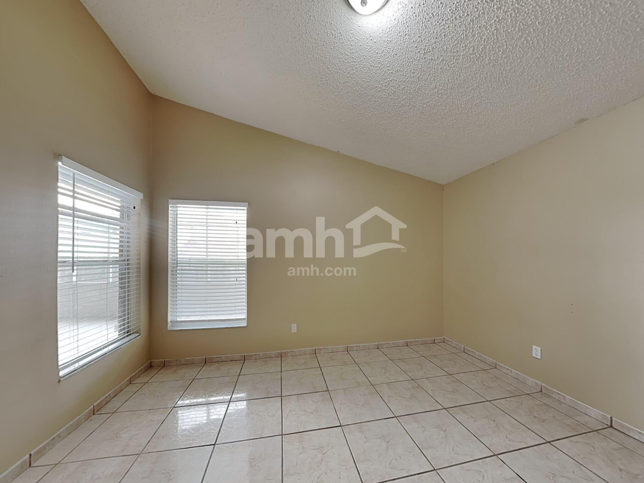Building Photo - 4232 Pacifica Dr
