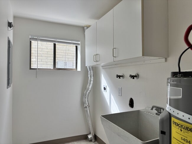 Building Photo - 3418 W 2nd Ave