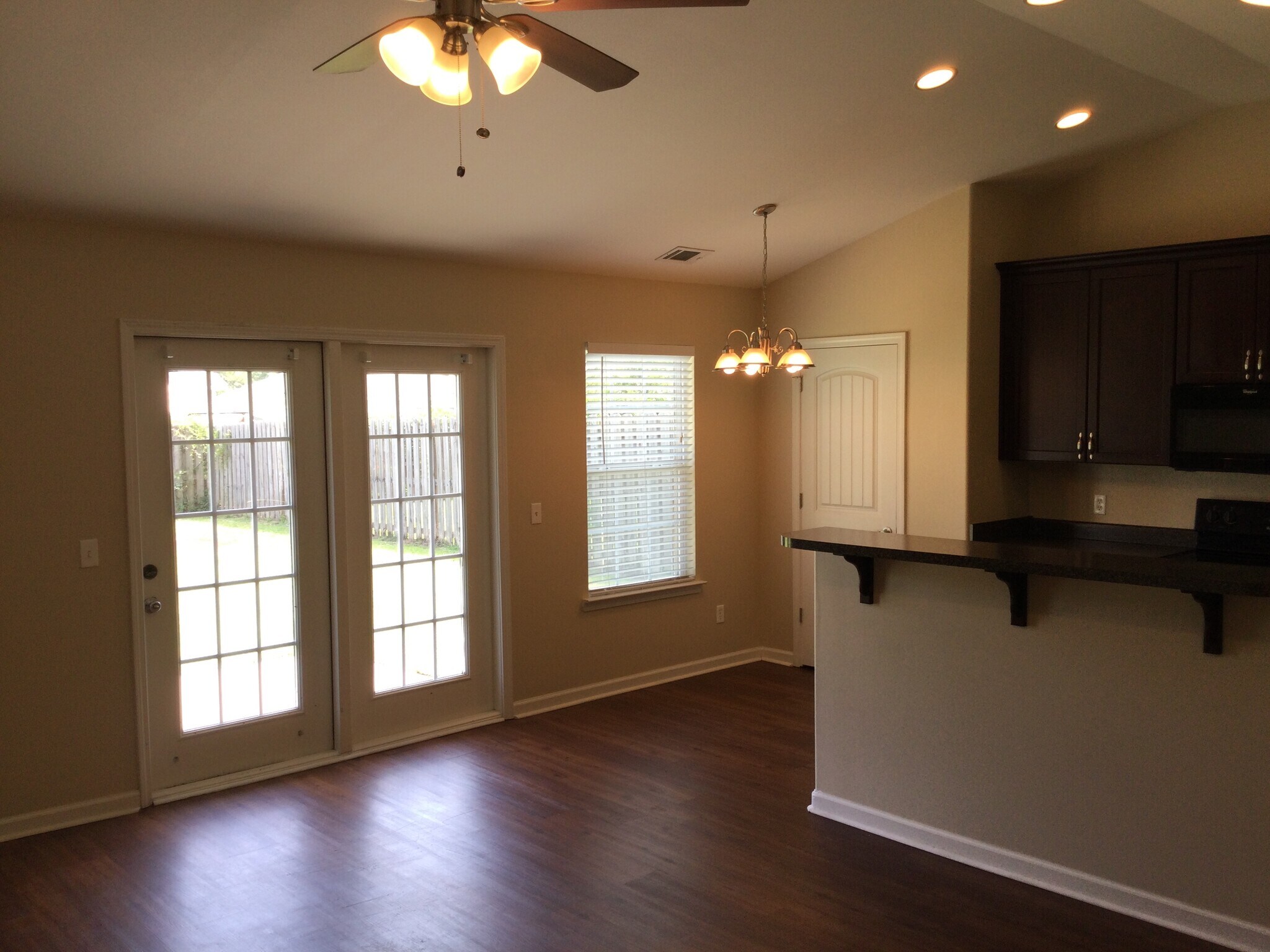 Building Photo - 25 Twin Oaks Pl