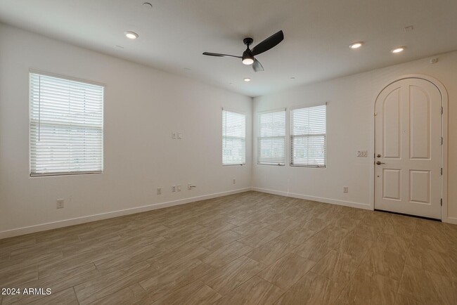 Building Photo - 4077 S Sabrina Dr