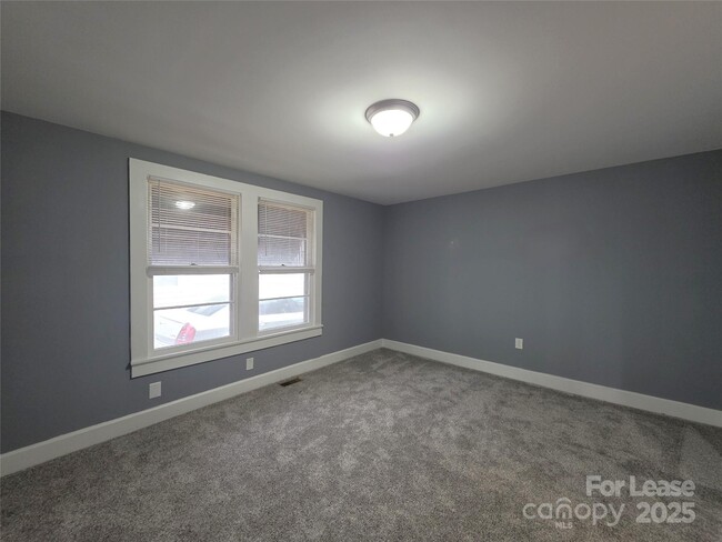 Building Photo - 222 W McCubbins St