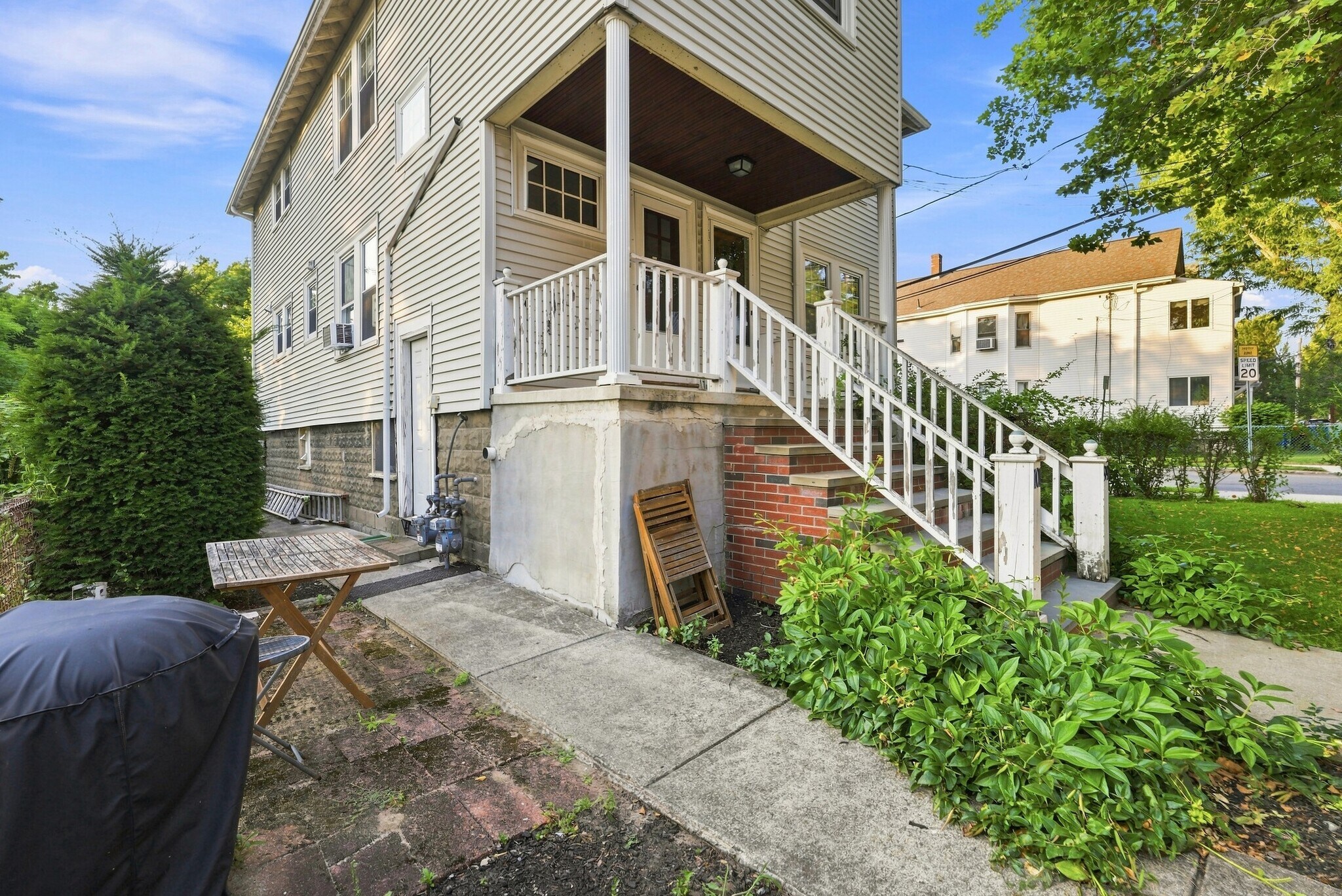 Building Photo - 99 Thorndike St