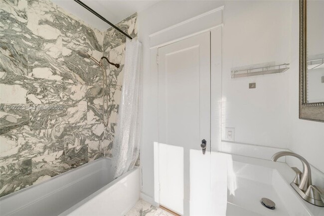 Building Photo - 970 NW 10th Ave