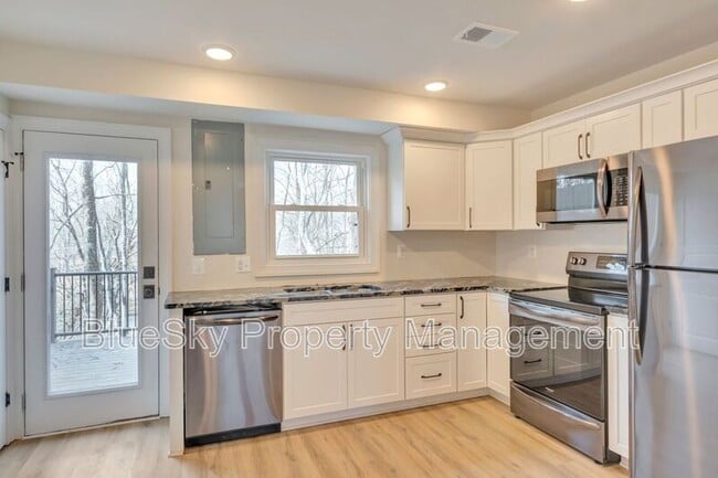 Building Photo - 253 Stribling Ave
