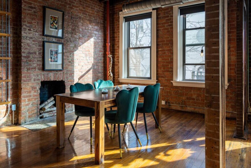 Building Photo - 100 E 13th St