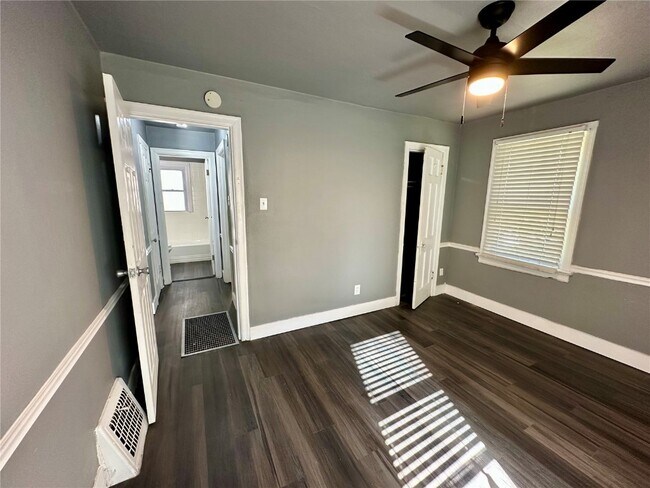 Building Photo - 7121 Lamont Dr