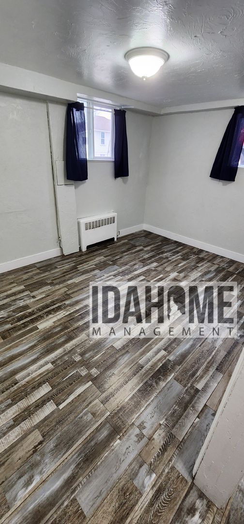 Building Photo - 626-628 W Custer St