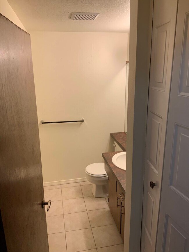 Building Photo - 422 Brookside Dr