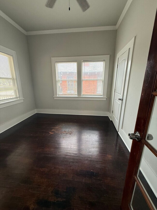 Building Photo - Spacious 3 Bed Near Downtown & OU Health + W/D Included & Driveway Parking