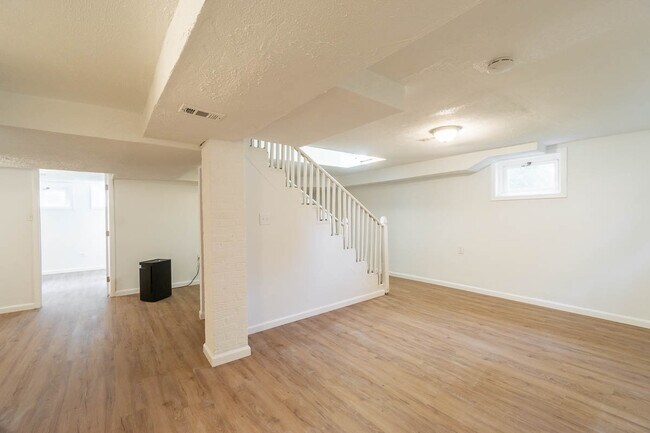 Building Photo - 5709 Newton St