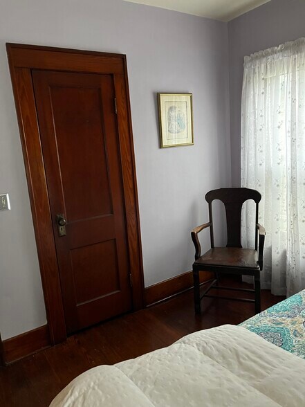 Back bedroom closet - 719 W 2nd St