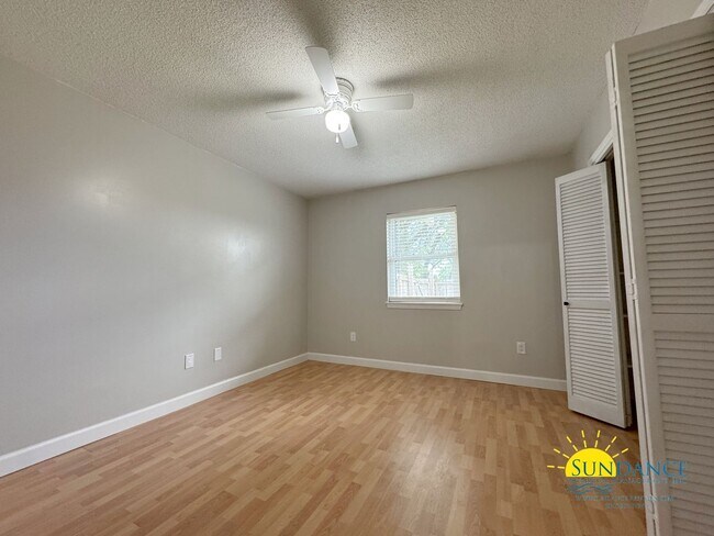 Building Photo - 1501 Royal Palm Dr