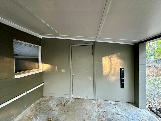 Building Photo - 1916 NE 21st Pl