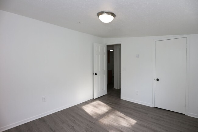 Building Photo - 033
