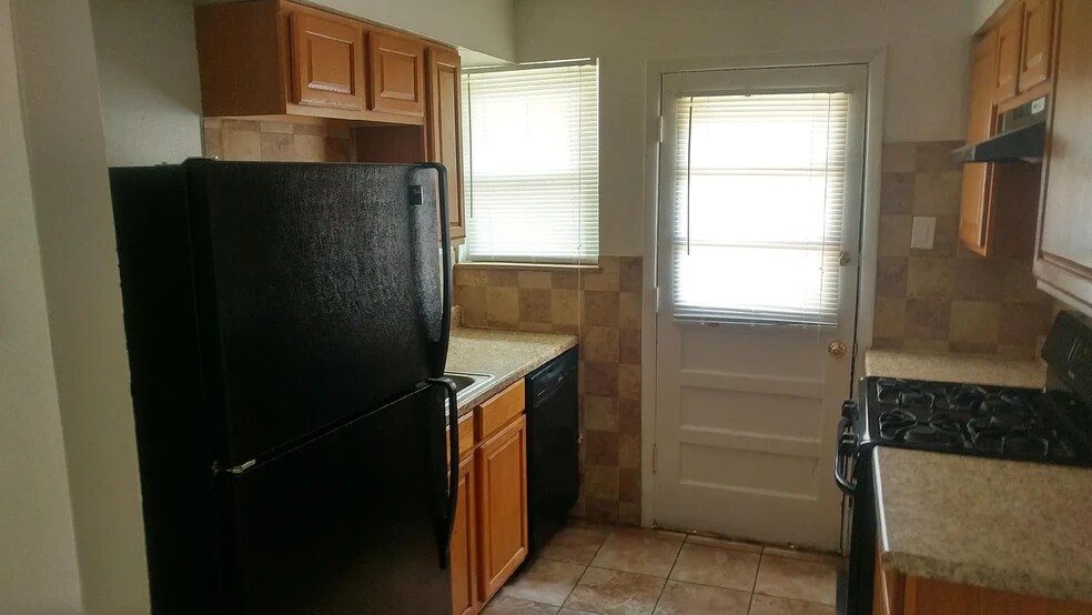 Building Photo - 10728 Tropic Dr