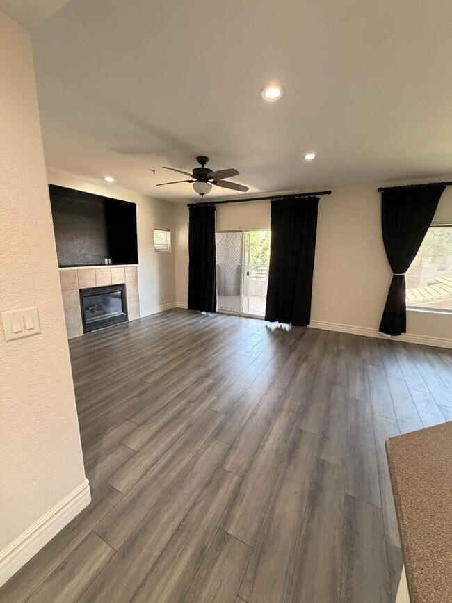 Building Photo - 7401 W Arrowhead Clubhouse Dr