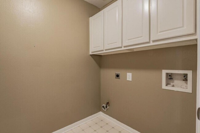 Building Photo - 18326 Cinderwood Dr