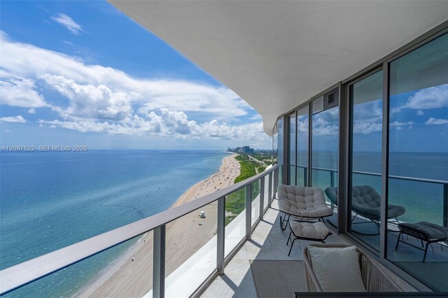 Building Photo - 15701 Collins Ave