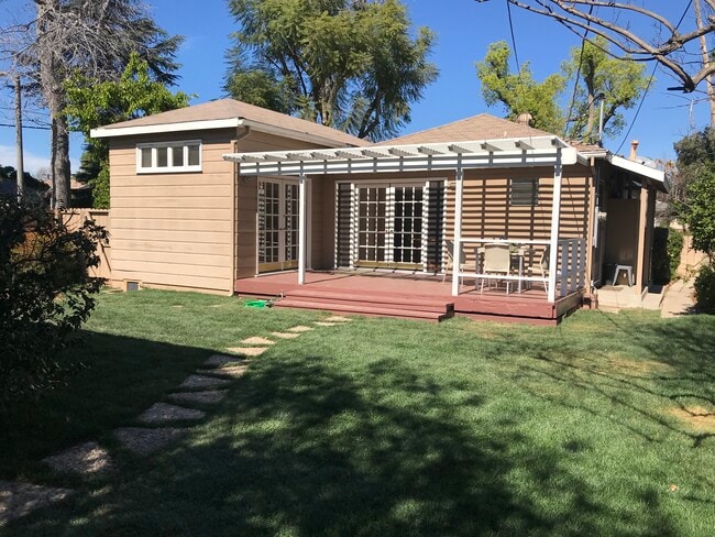 Private Deck - 14656 Morrison St