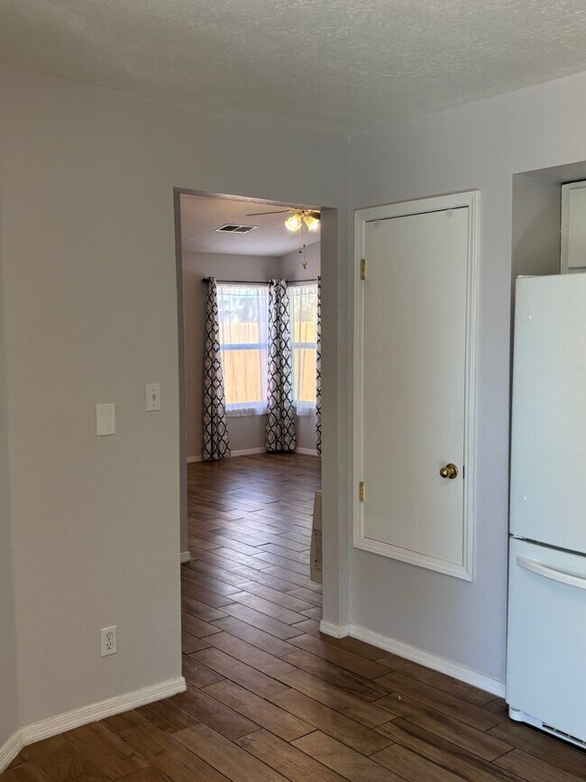 Building Photo - Charming 2 Bed, 2 Bath Home in Rio Rancho