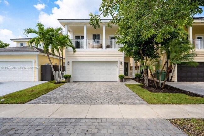 Building Photo - 354 NE 35th Ave