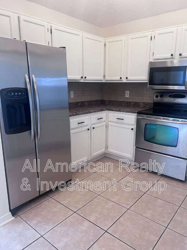 Building Photo - 1721 Colonial Ct