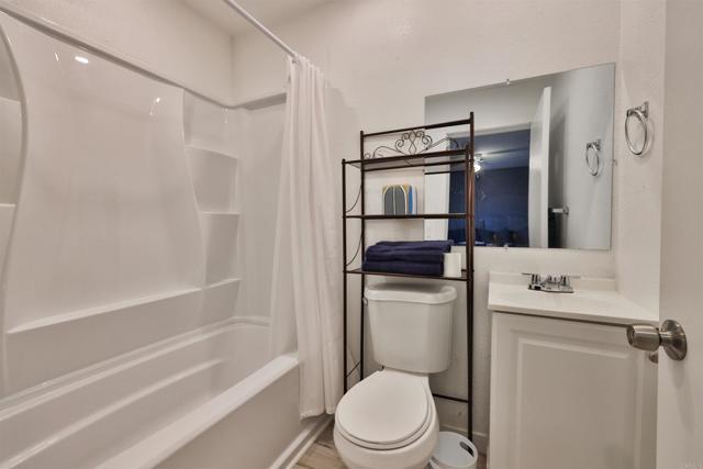 Building Photo - 1307 Division St