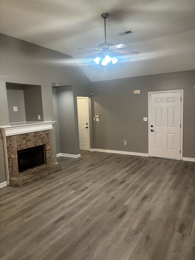 Building Photo - 1117 E Cortona Cir