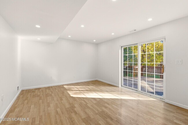 Building Photo - 75 Hickory Hill Rd