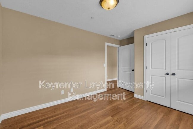 Building Photo - 905 S Main St