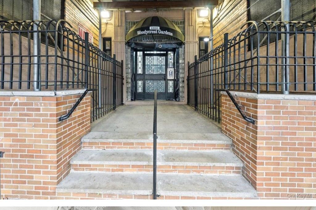 Building Photo - 1200 Woodycrest Ave