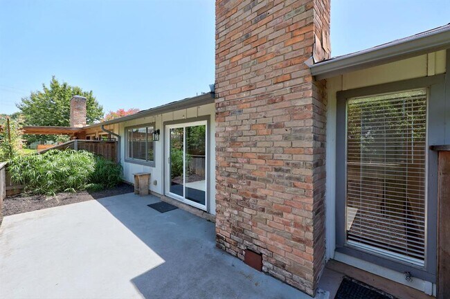 Building Photo - 9445 Singing Quail Dr