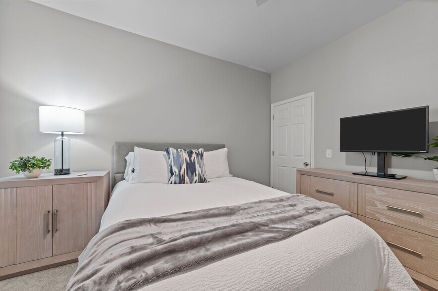 Building Photo - 1121 Turtle Creek Rd