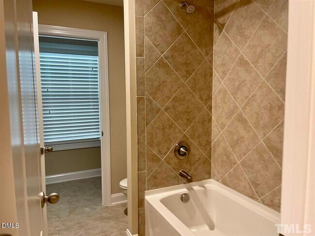 Building Photo - 811 Rymark Ct