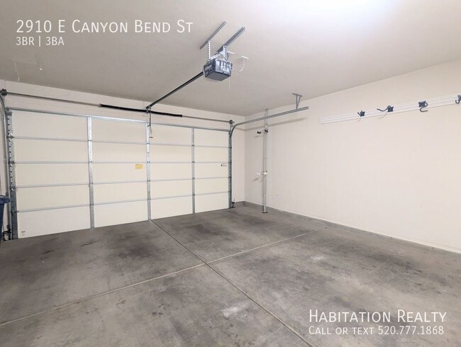 Building Photo - *****Flexible lease terms!*****Stunning 3B...