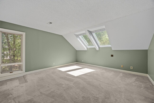 Building Photo - 709 Orchard Ln