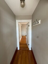 Building Photo - 107.5 Elm St